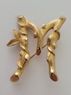 Vintage Signed Sarah Coventry Gold Tone "M" Initial Brooch Pin
